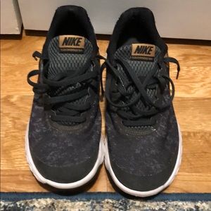 Used Nike Size 7 women’s flex experience RN 6